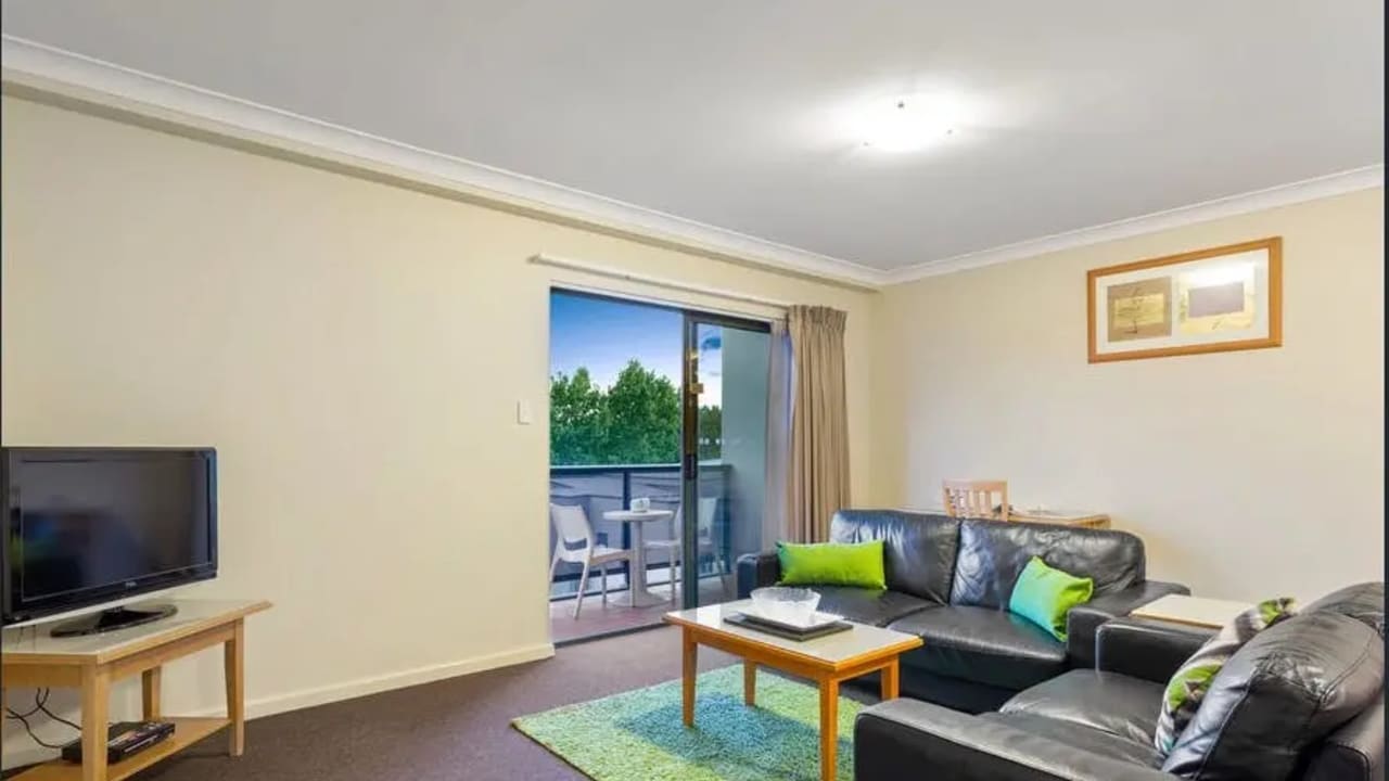 Furnished room with ensuite in a flatshare