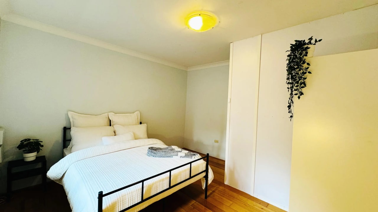 Furnished room in a flatshare