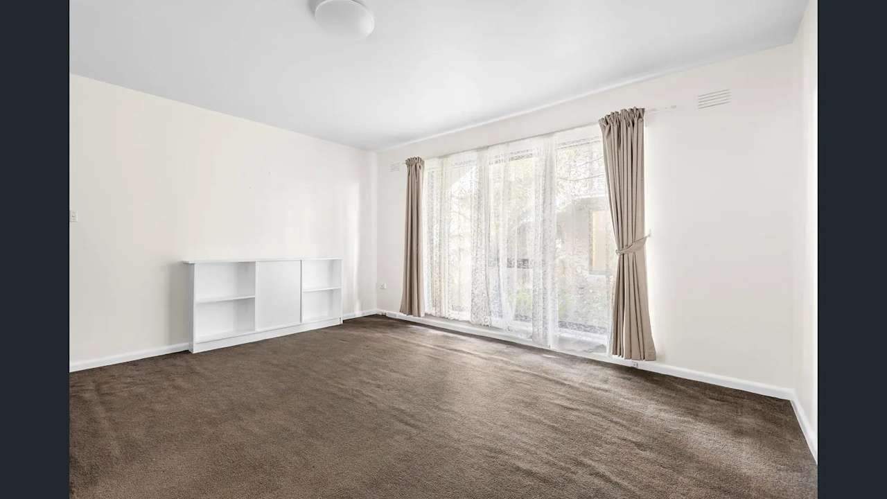 Unfurnished room in a flatshare