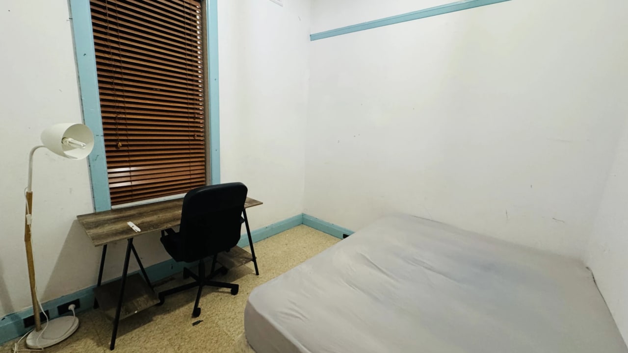 Room in a share house