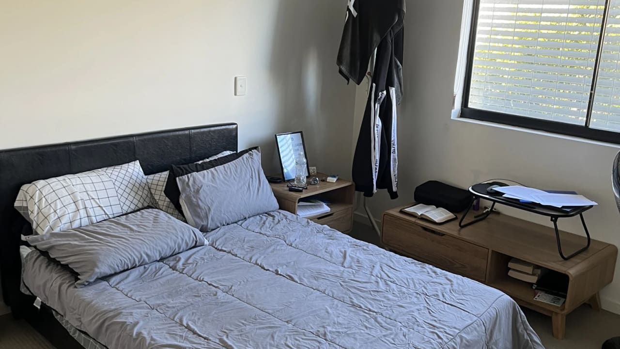 Unfurnished room with ensuite in a flatshare
