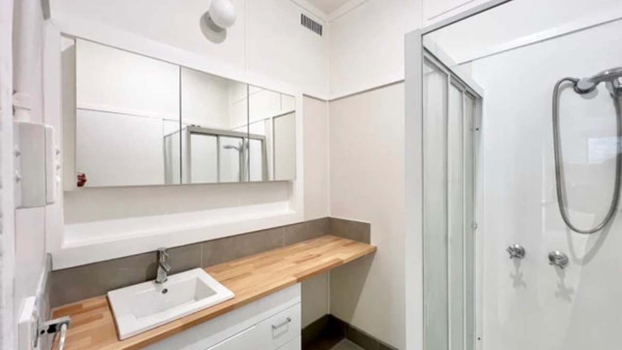 Room in a share house