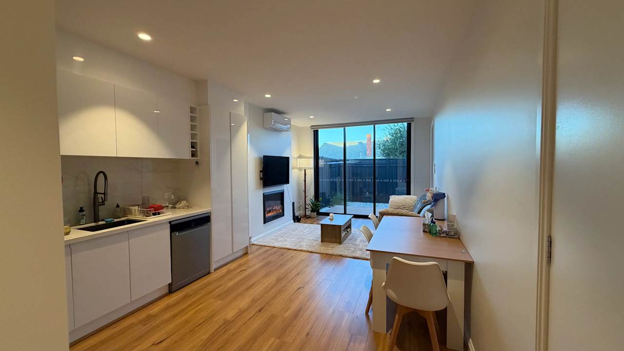 Furnished room in a share house