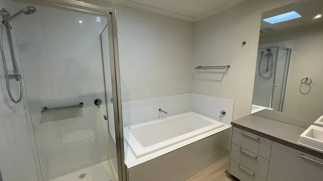 Unfurnished room with own bathroom