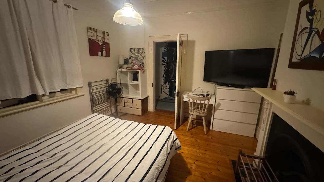 Furnished room in a share house