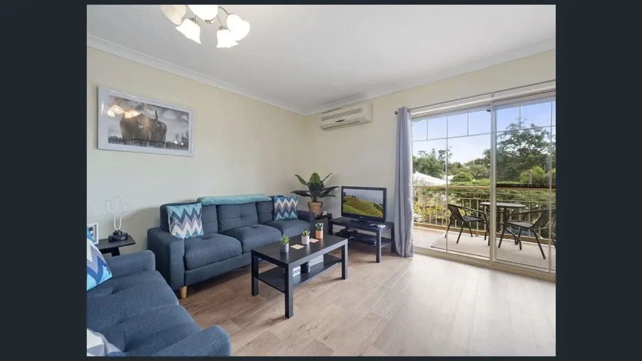 Furnished room in a flatshare