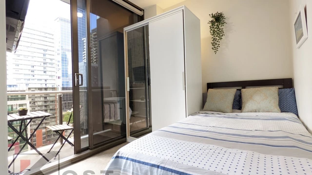 Furnished room in a flatshare