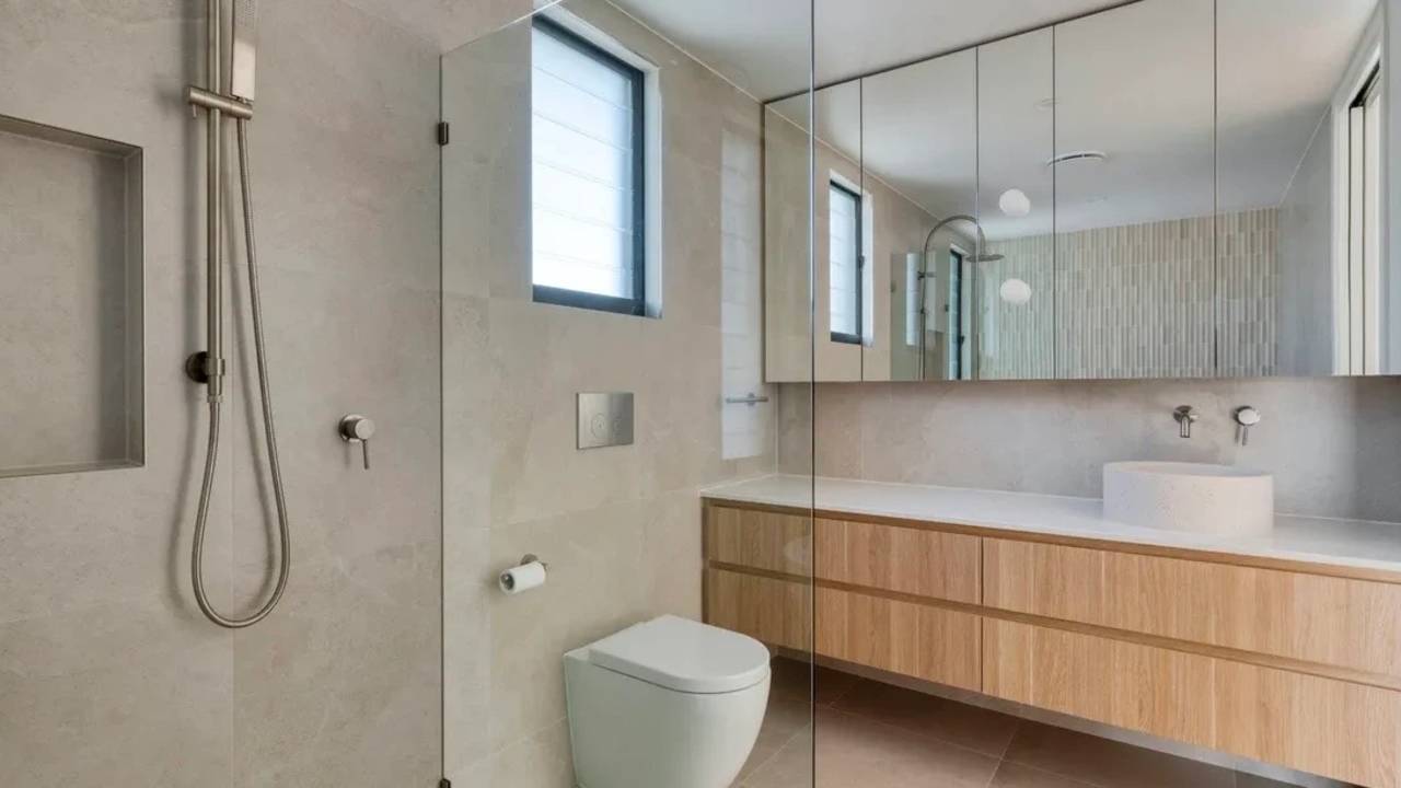 Unfurnished room with own bathroom