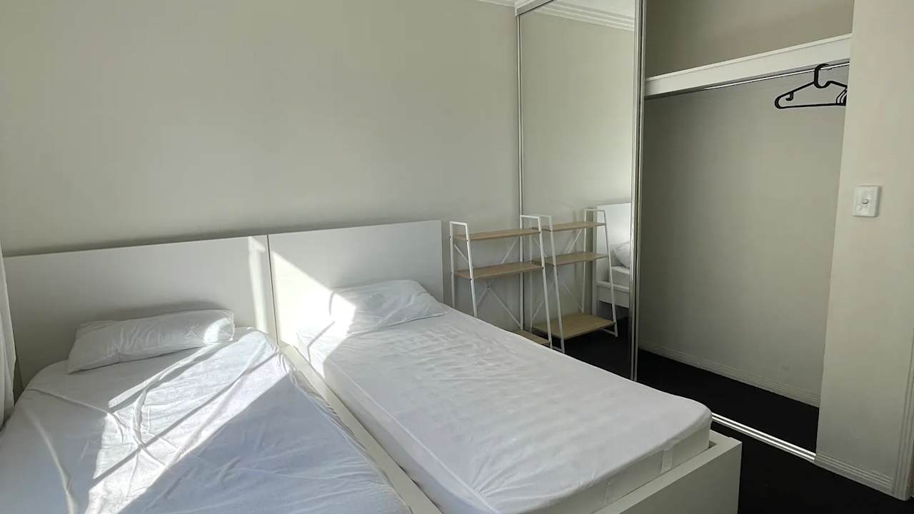 Furnished room in a flatshare