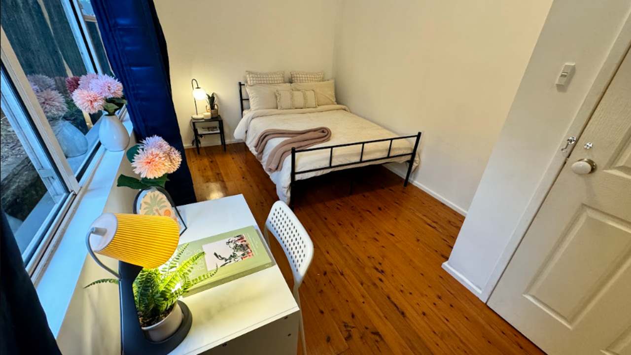 Furnished room in a share house