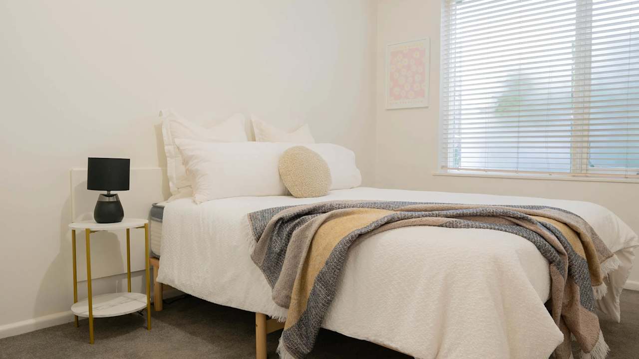 Furnished room in a flatshare