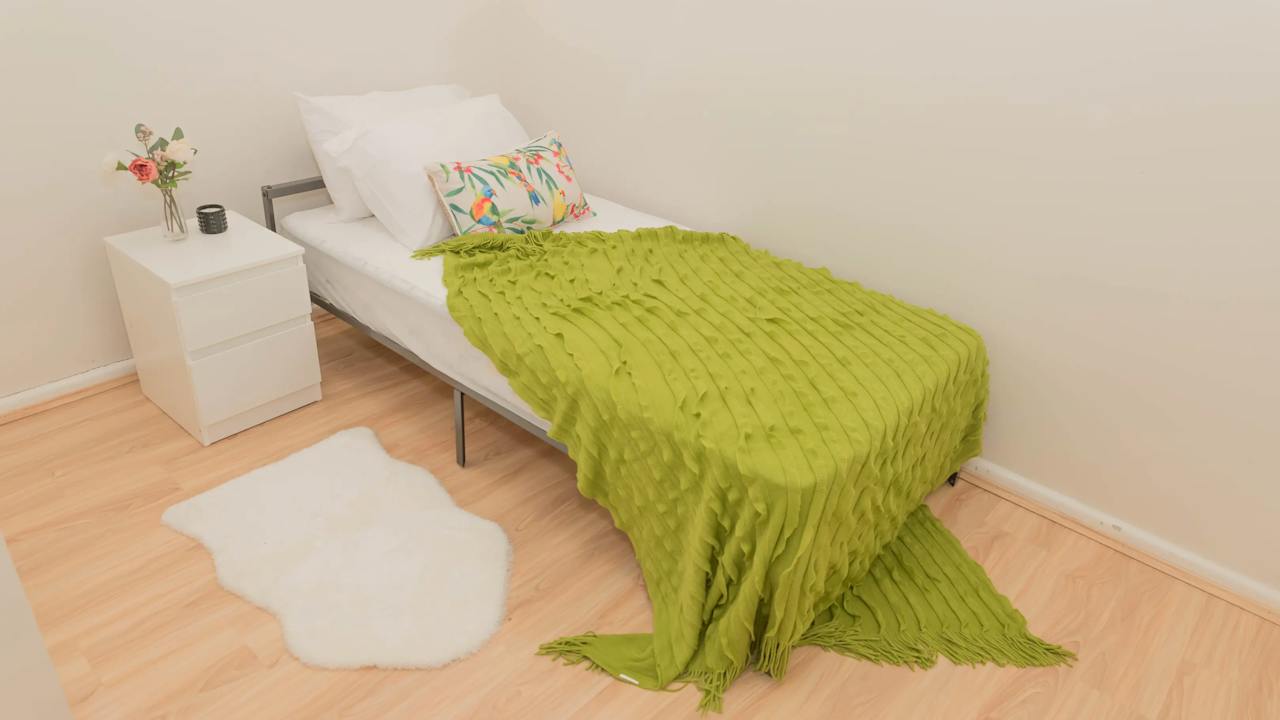 Furnished room in a share house
