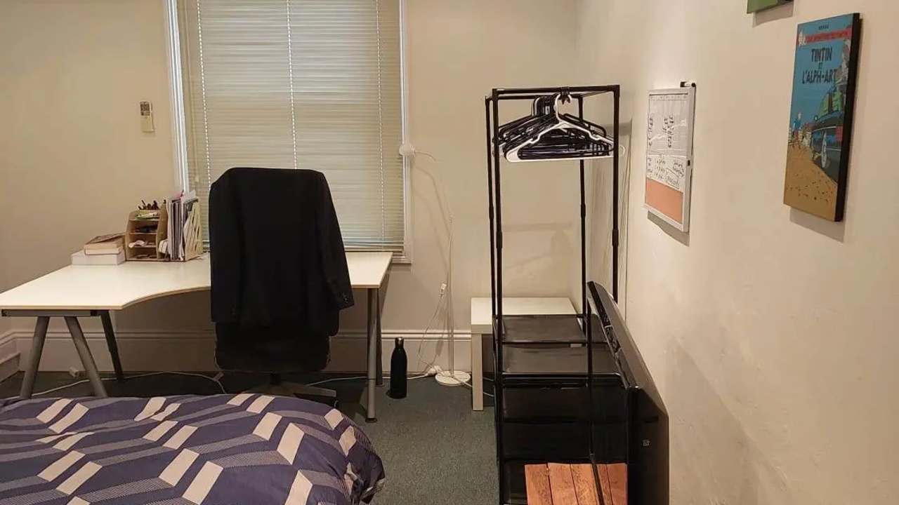 Furnished room in a share house