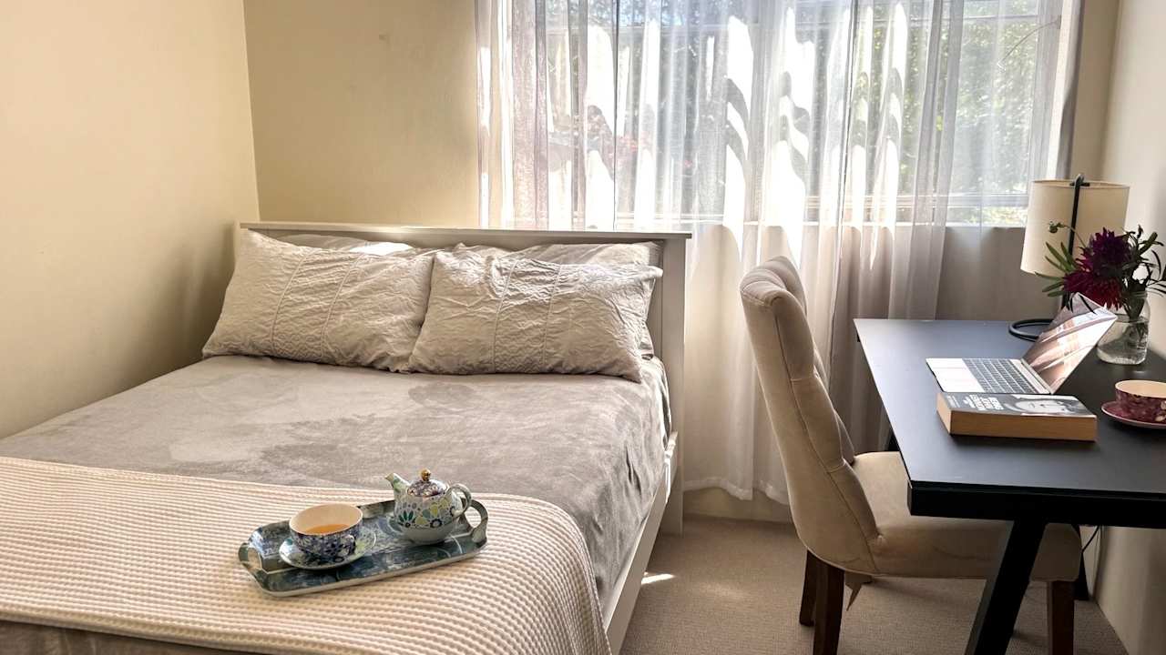 Furnished room in a flatshare