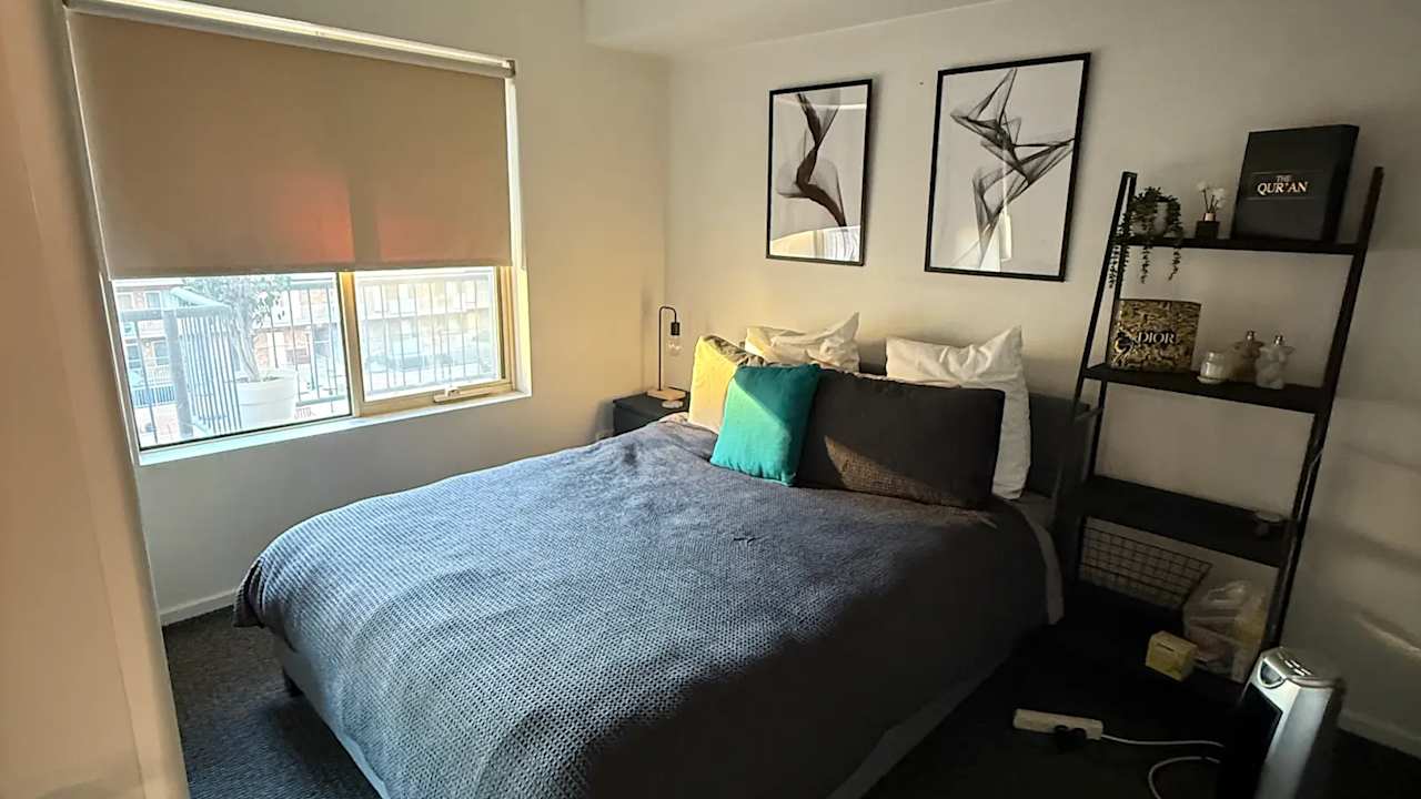 Room in a share house