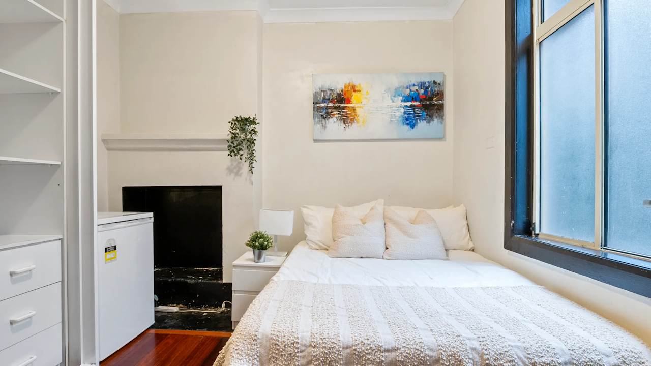 Furnished room in a flatshare