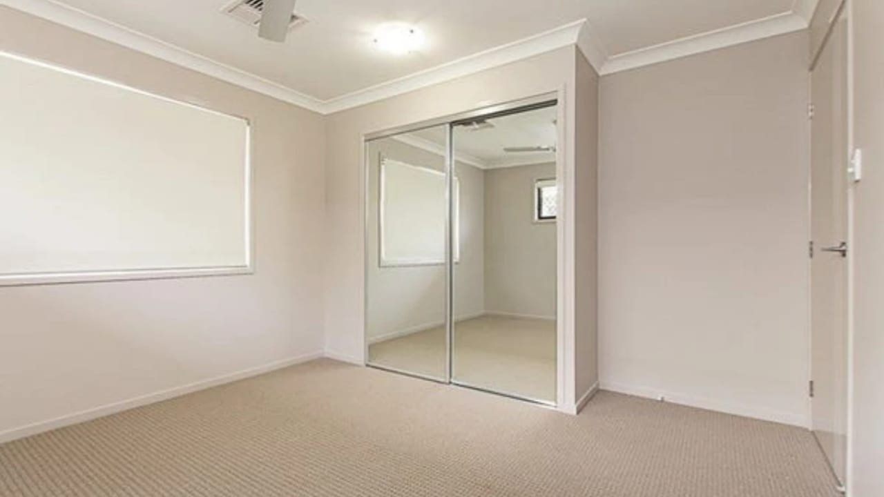 Room in a share house