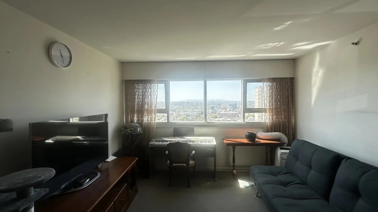 Furnished room in a flatshare