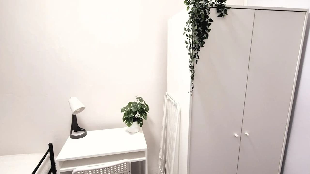 Furnished room in a share house