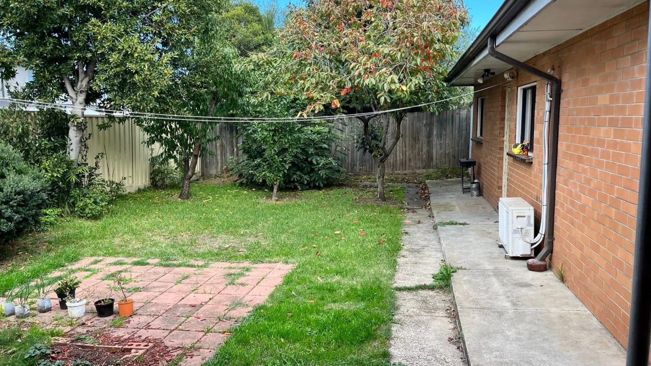 Unfurnished room granny flat for rent