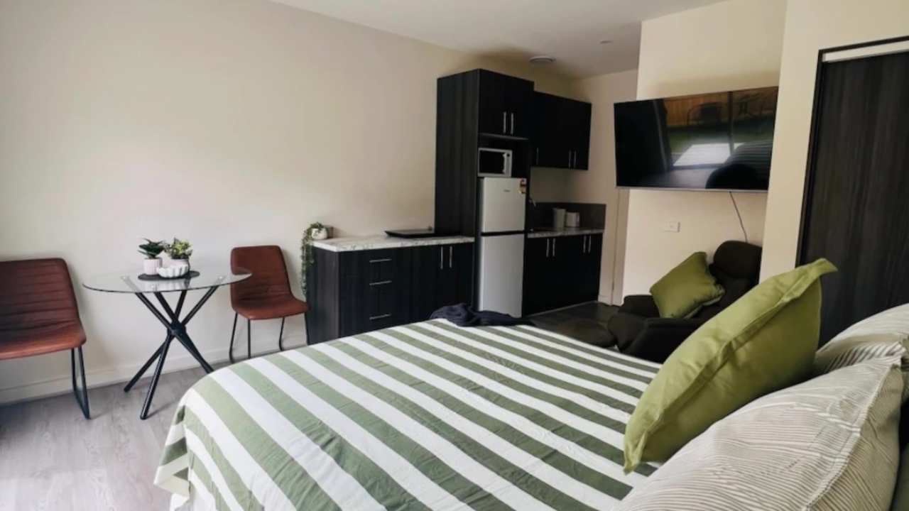 Furnished room with own bathroom