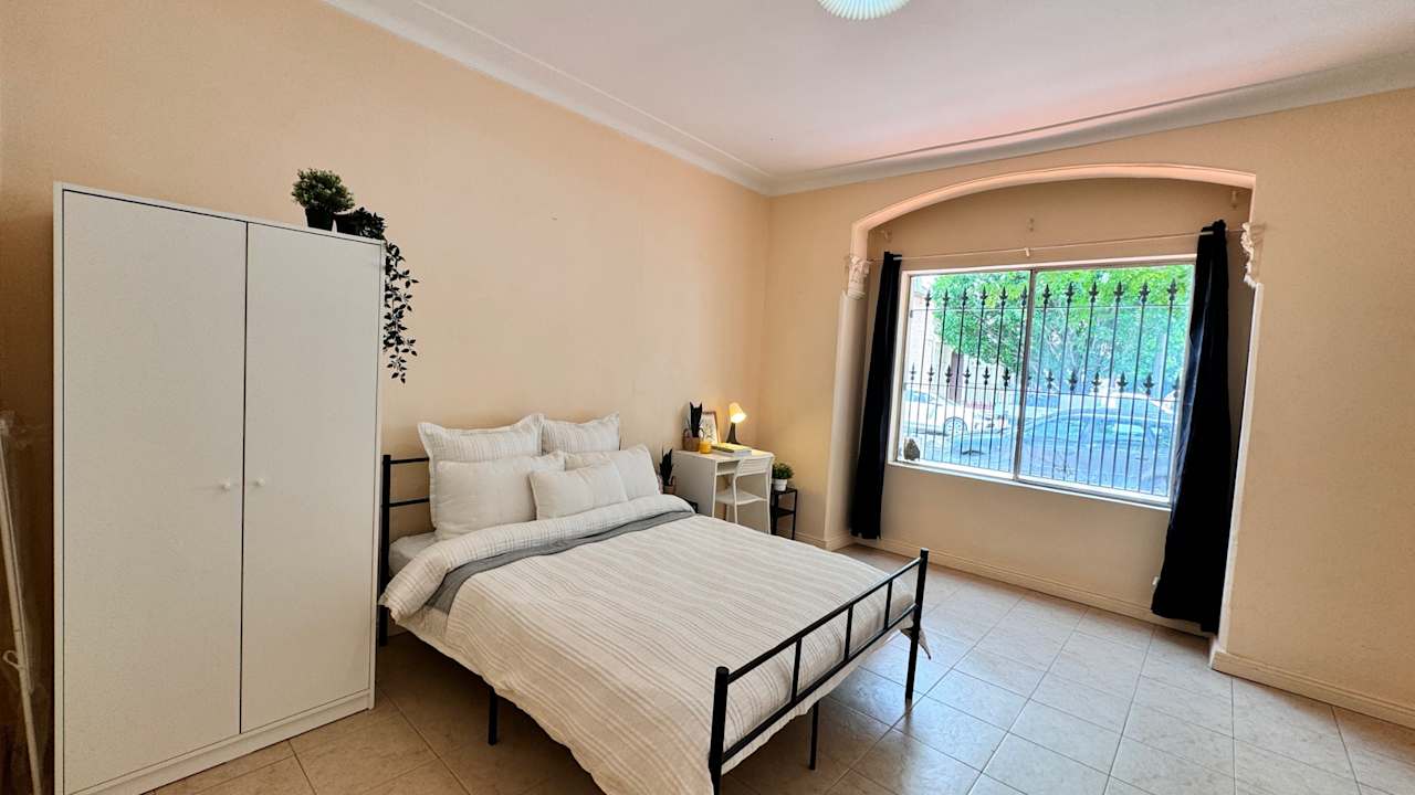 Furnished room in a flatshare