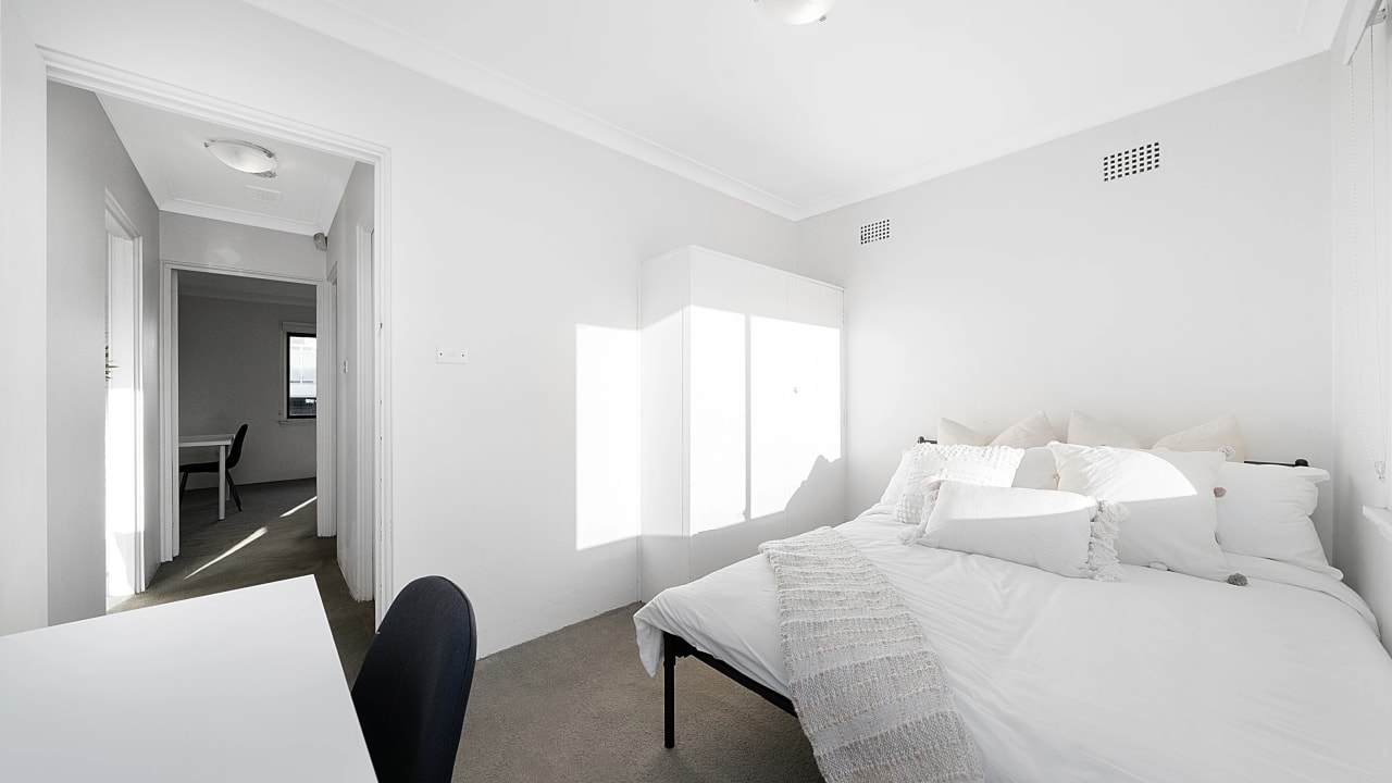 Room in a share house
