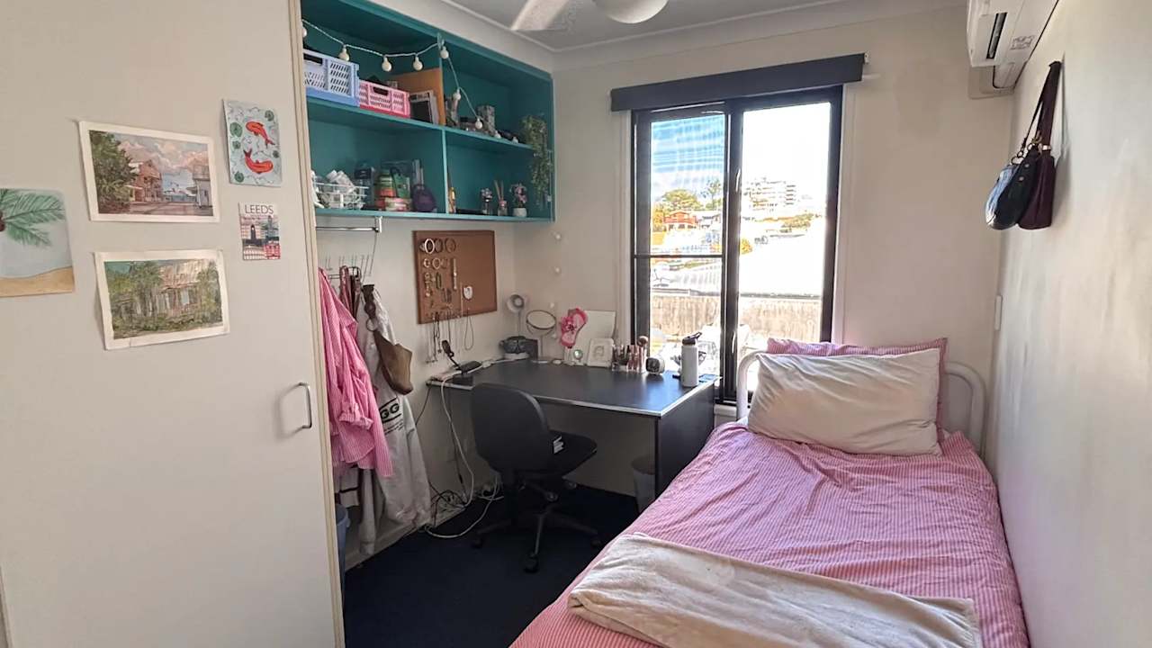 Furnished room in a share house