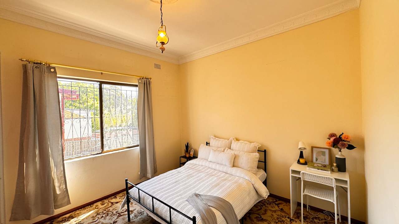 Furnished room in a flatshare