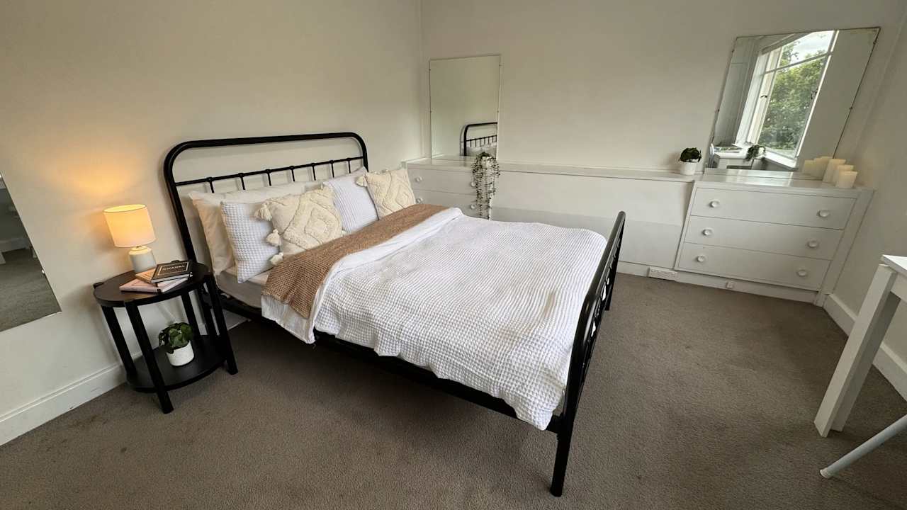 Furnished room in a share house