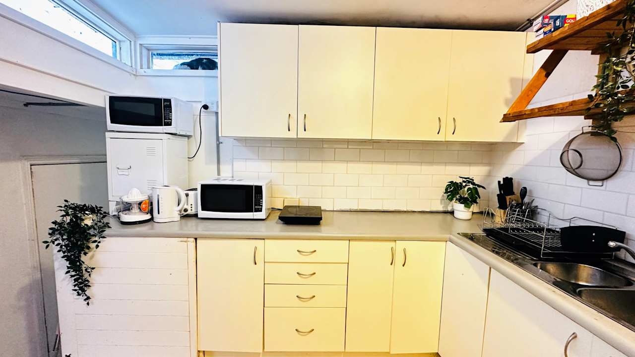 Furnished room in a share house