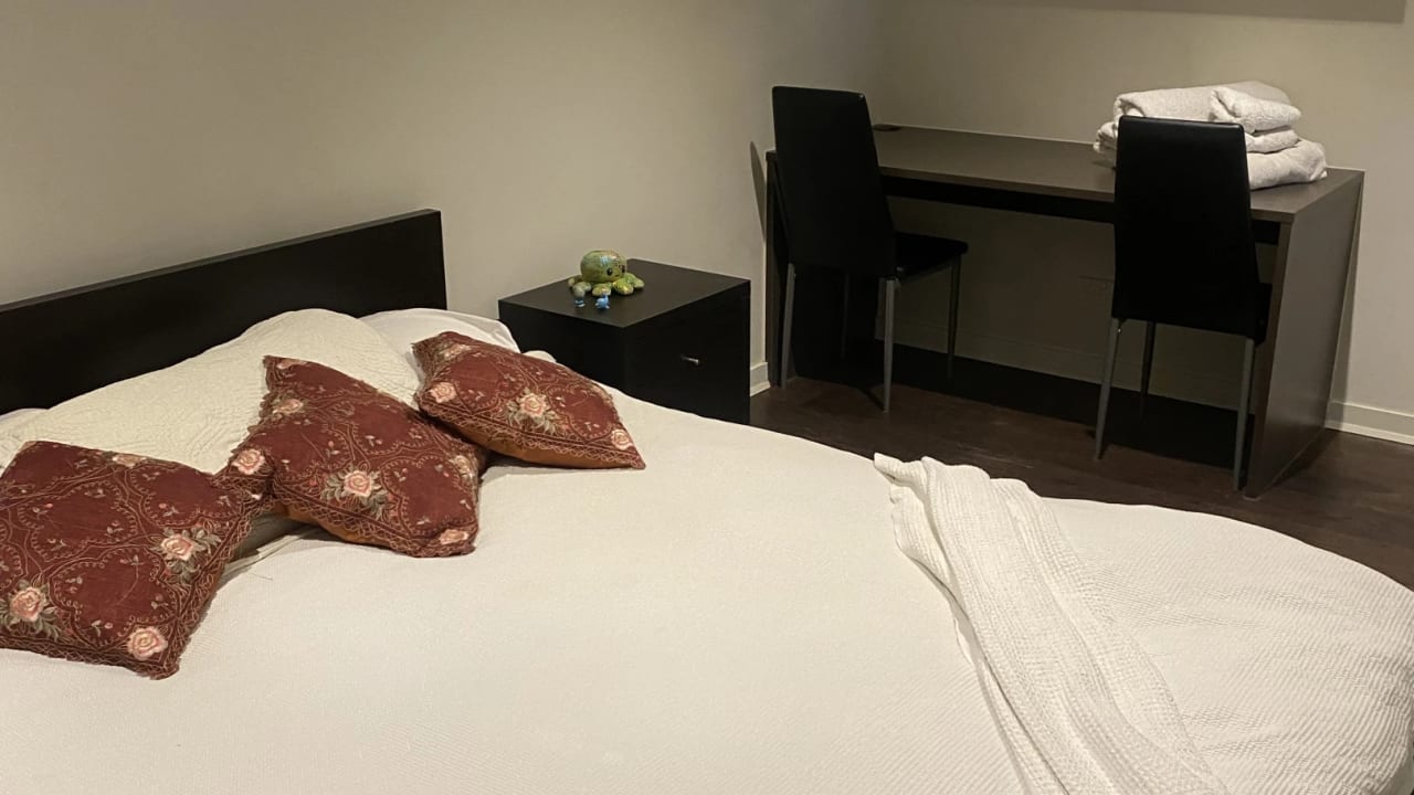 Furnished room in a flatshare