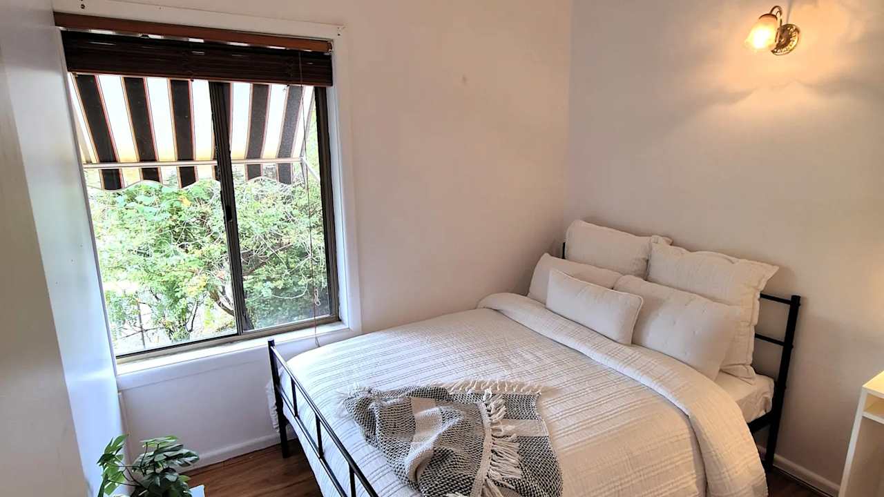 Furnished room in a flatshare