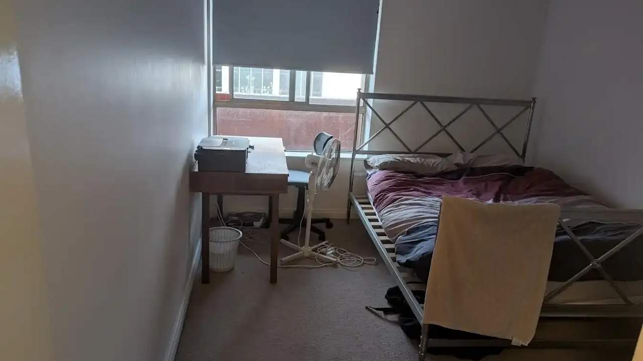Furnished room with ensuite in a flatshare