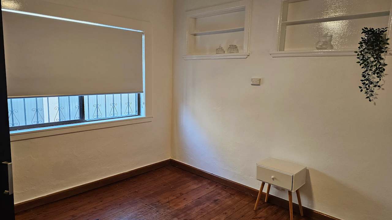 Room in a share house