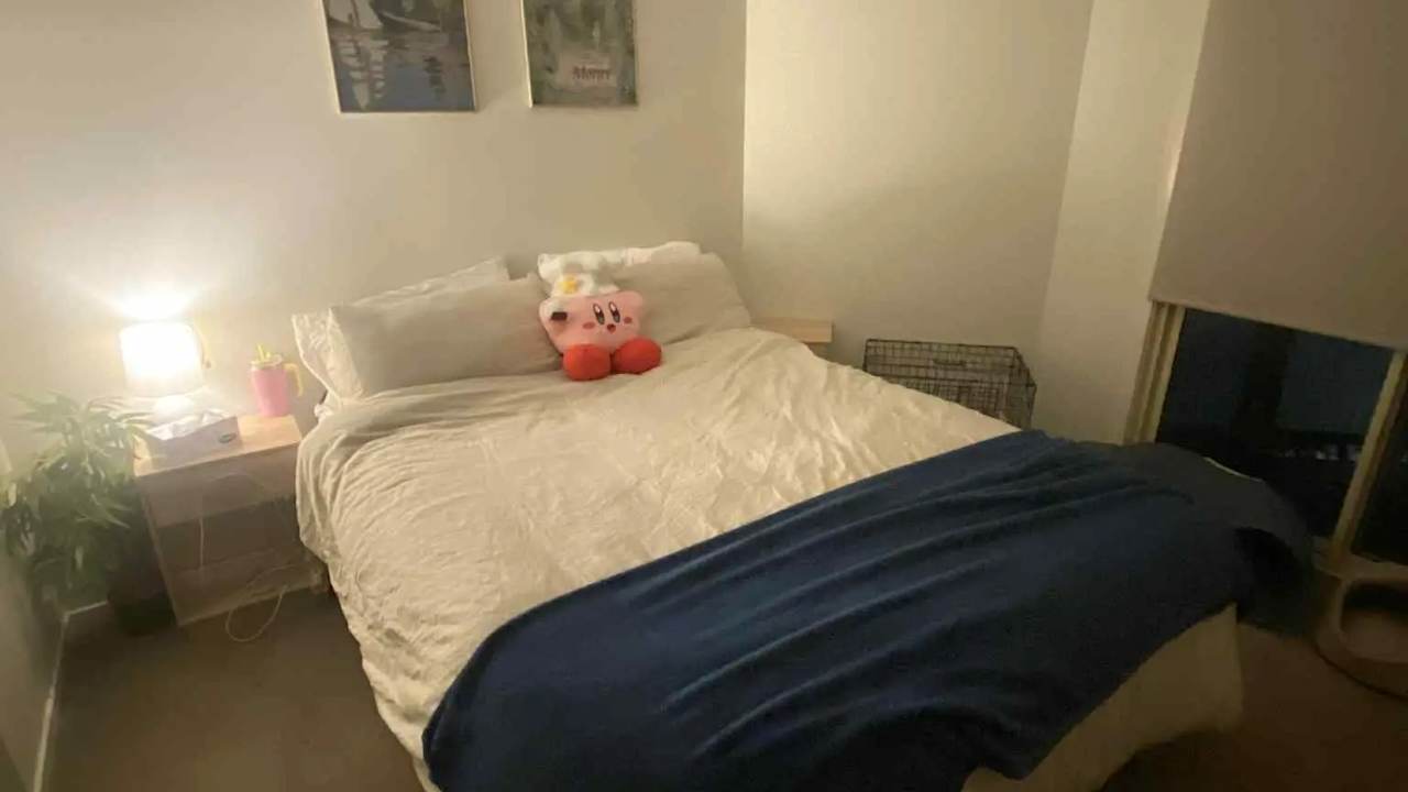 Unfurnished room in a flatshare