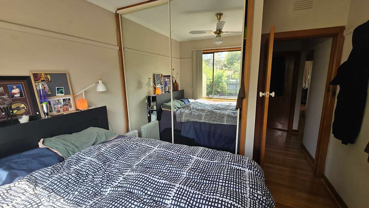 Room in a share house