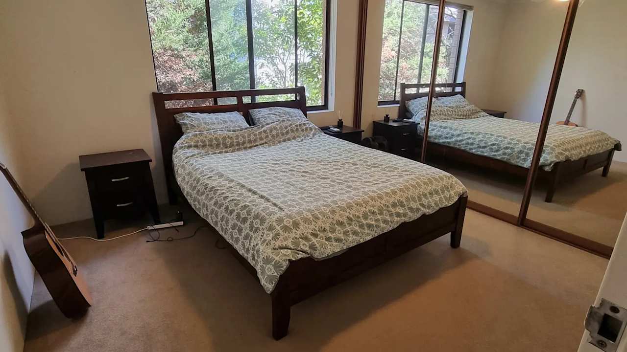 Furnished room with ensuite in a flatshare