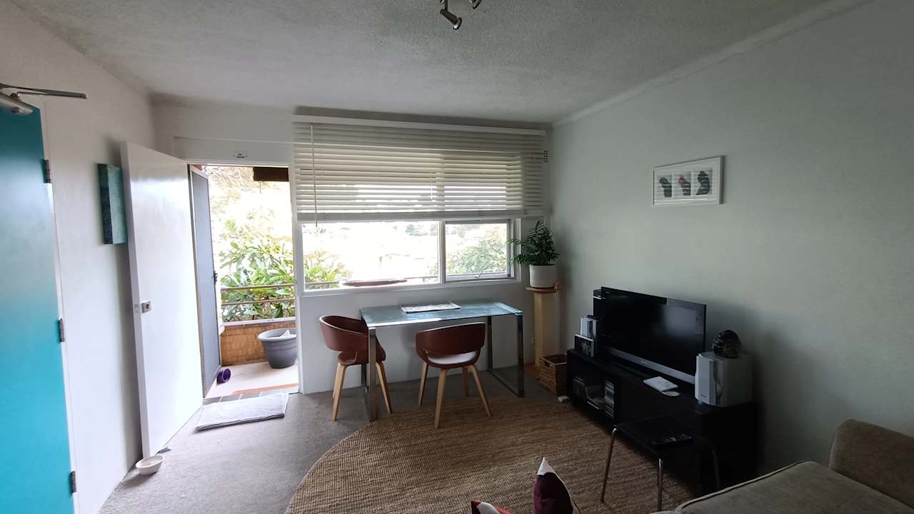 Furnished room in a flatshare