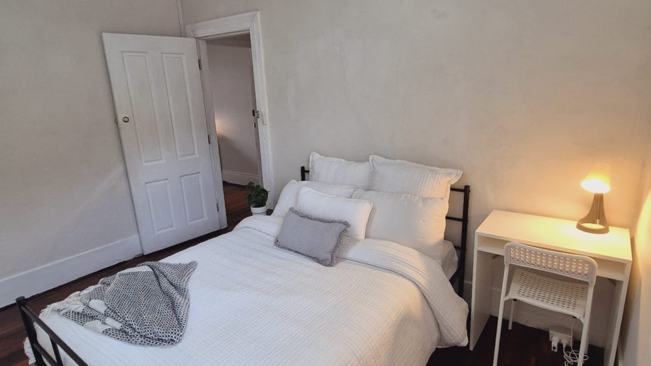 Furnished room in a flatshare
