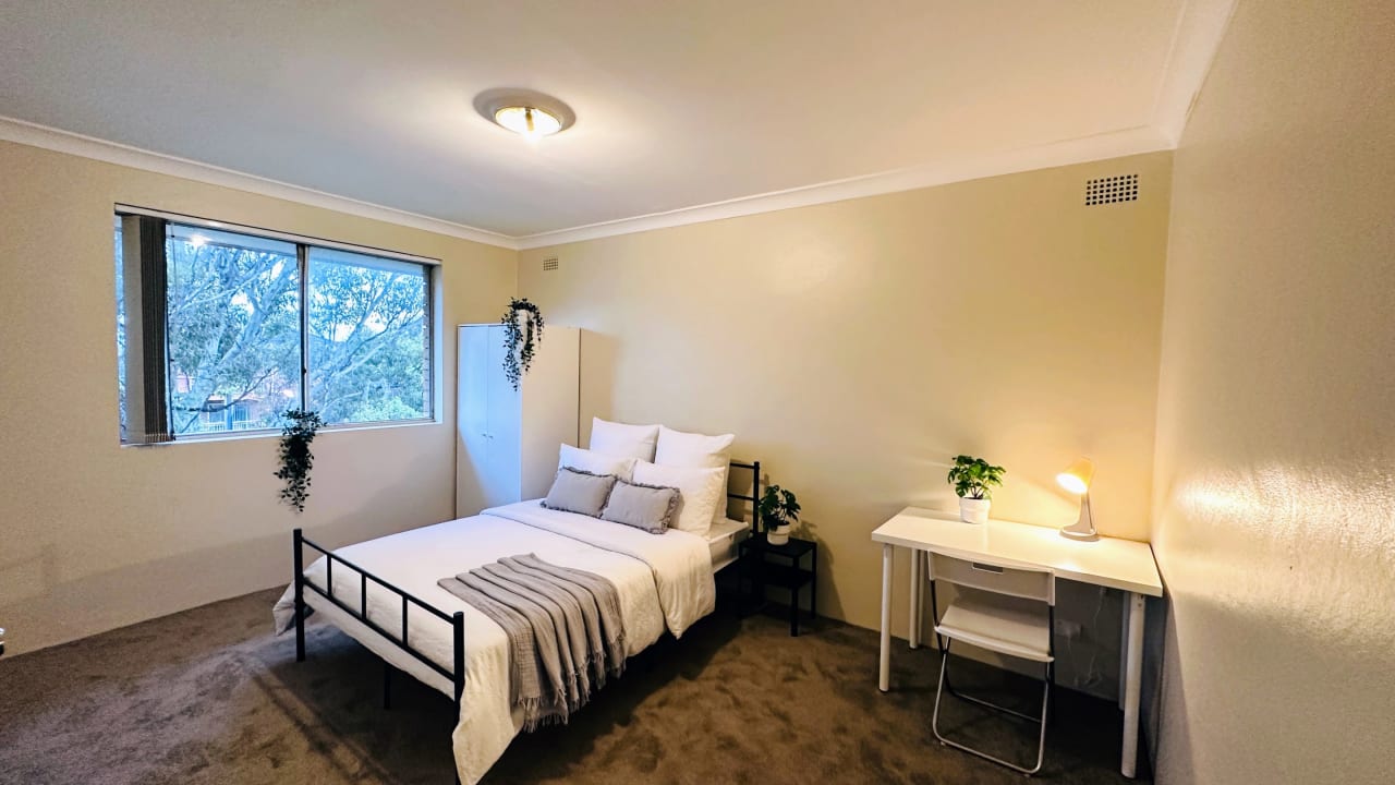 Furnished room in a flatshare