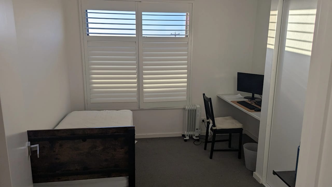 Furnished room in a flatshare