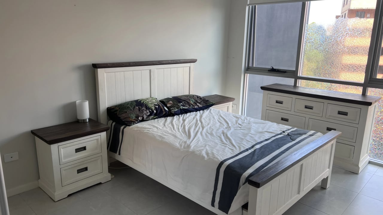 Furnished room with ensuite in a flatshare