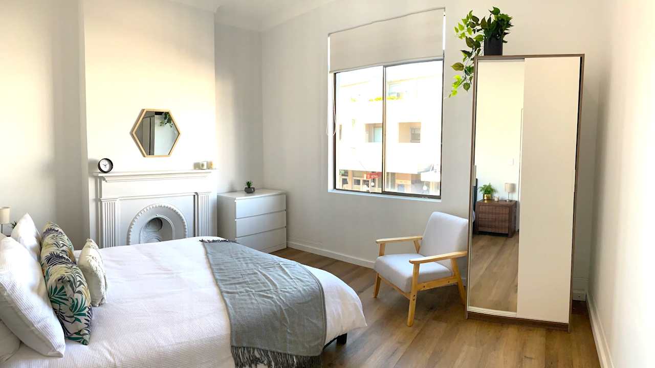 Furnished room in a flatshare