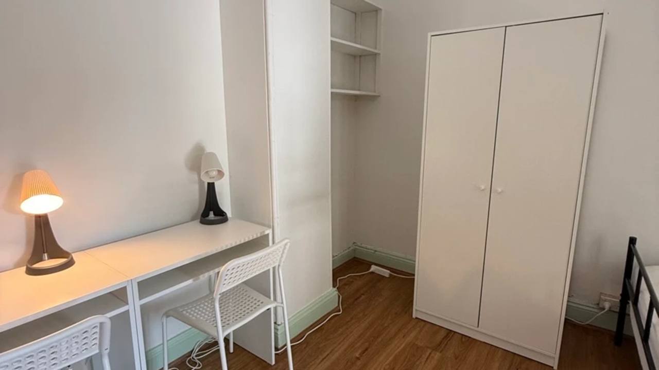 Furnished room in a flatshare