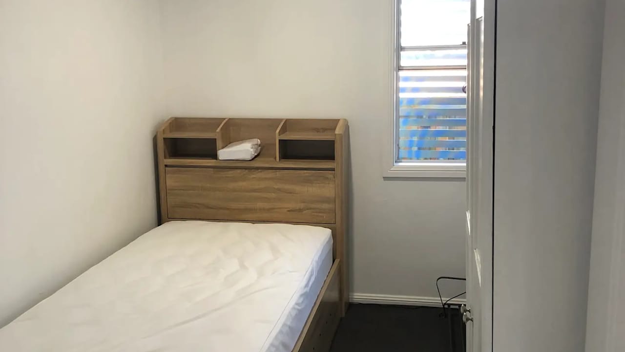 Furnished room in a flatshare