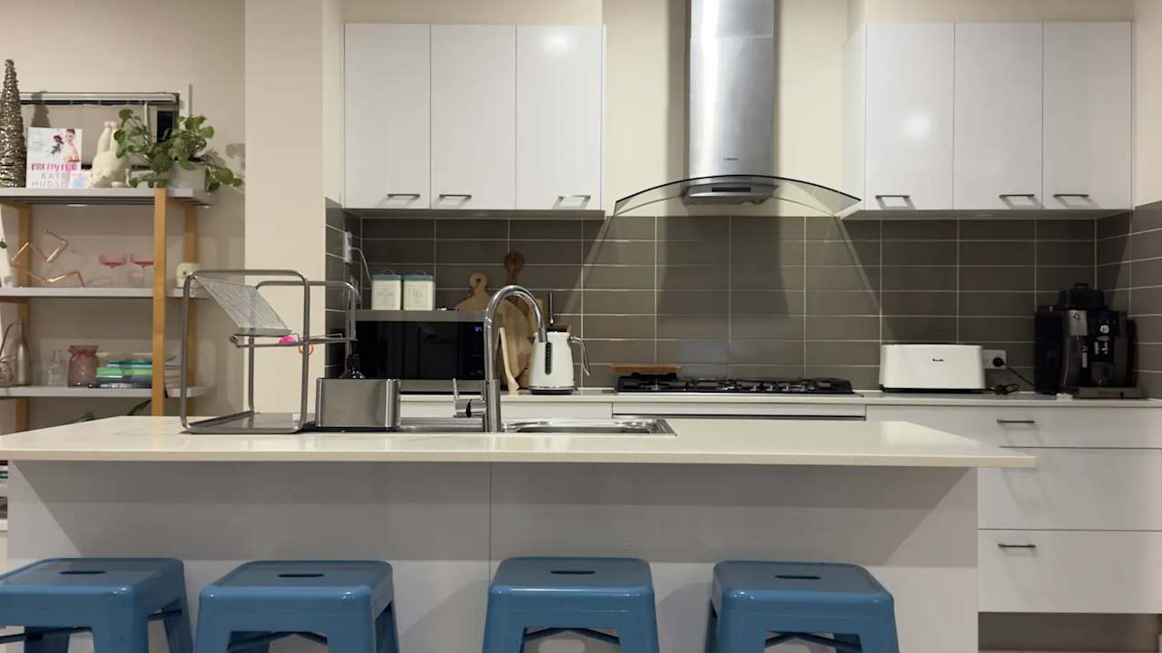 Room in a share house