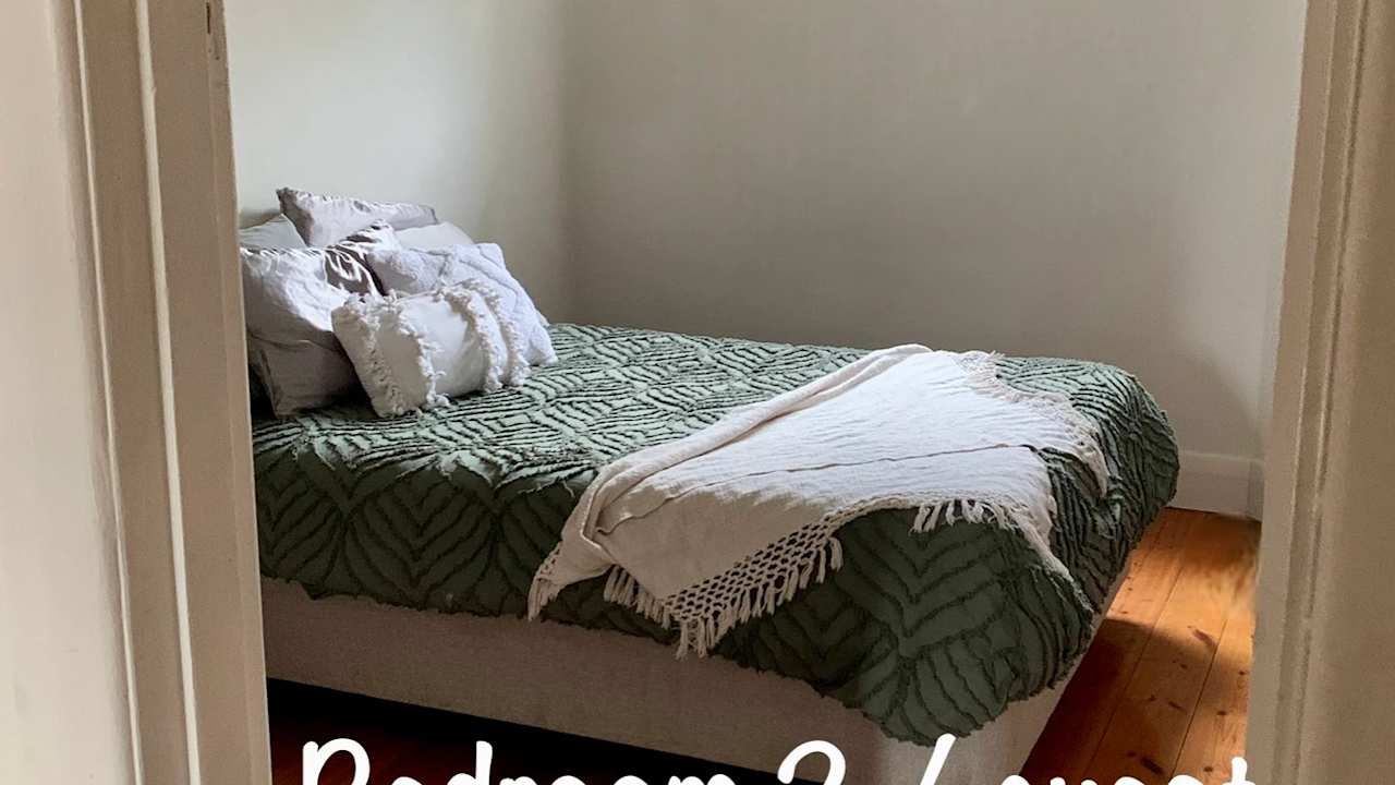 Room in a share house