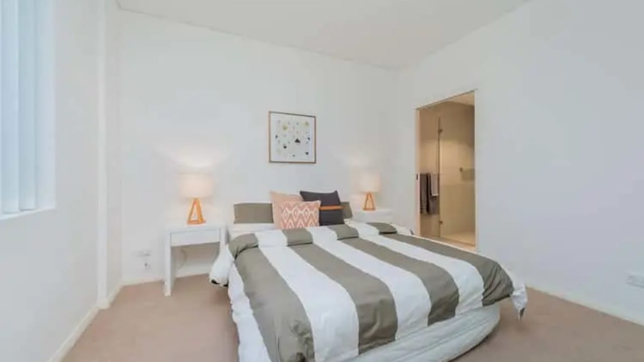 Unfurnished room with ensuite in a flatshare