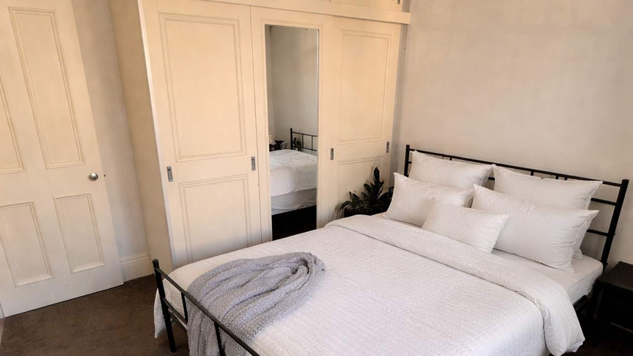 Furnished room in a flatshare